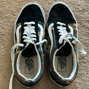 Woodland Camo Old Skool Vans, women’s 7.5, men’s 6.